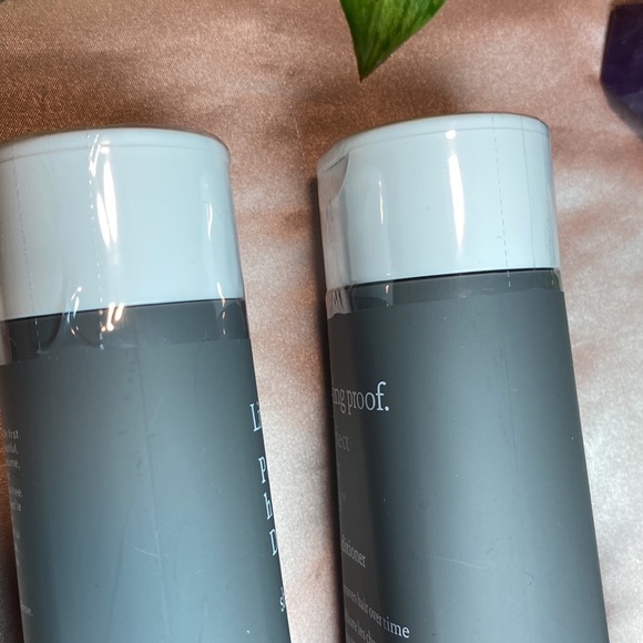 4/$140 Living Proof - Perfect Hair Day Shampoo + Conditioner+Vor Luxury Hair oil - Picture 5 of 6